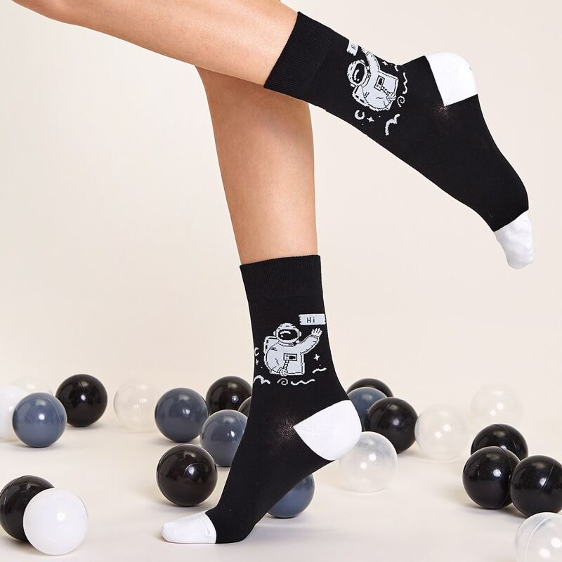 

1pair Astronaut Graphic Socks, Black