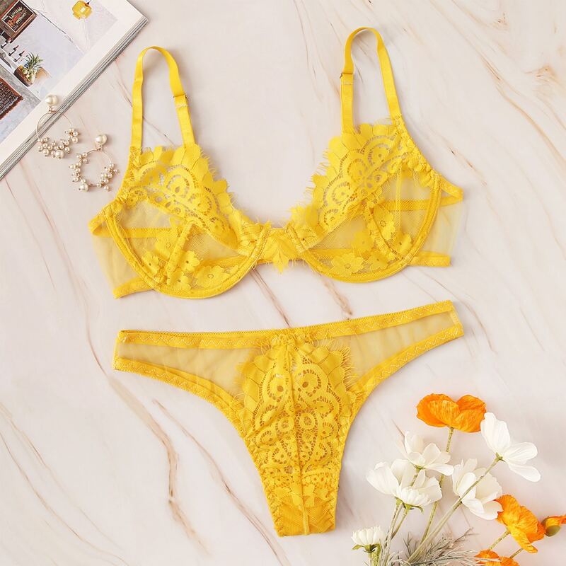 

Floral Lace Underwire Lingerie Set, Yellow