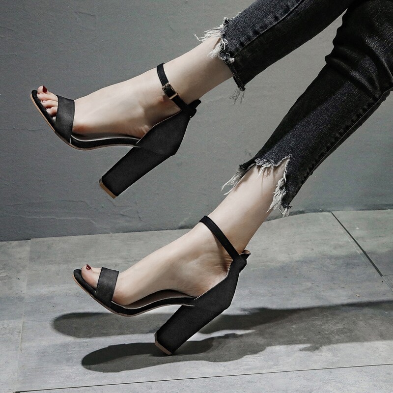 

Open Toe Ankle Strap Chunky Heels, Black
