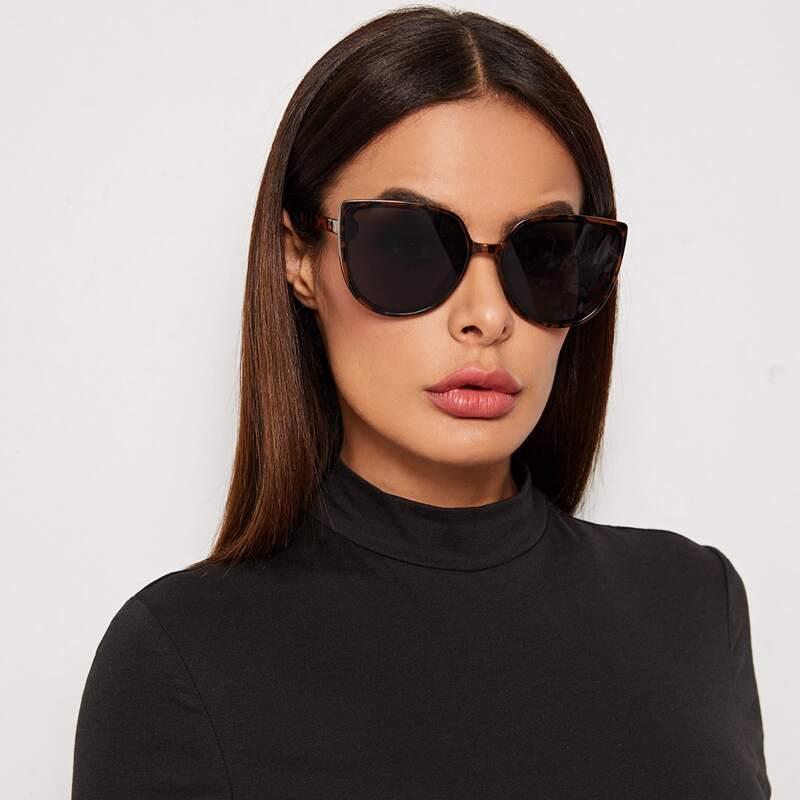 

Cat Eye & Tortoiseshell Frame Sunglasses With Case, Multicolor