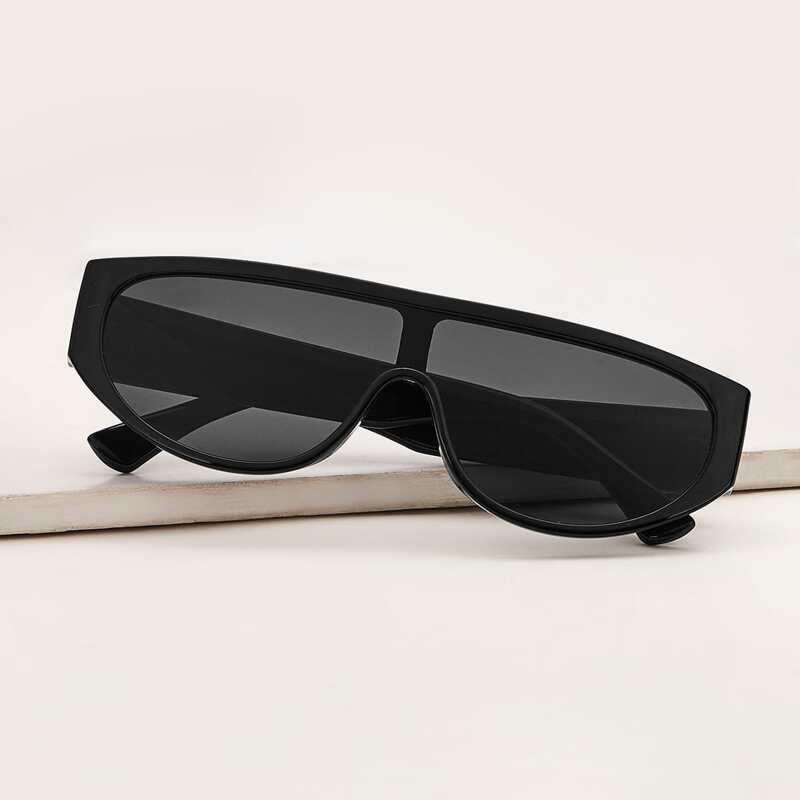 

Flat Top Sunglasses With Case, Black