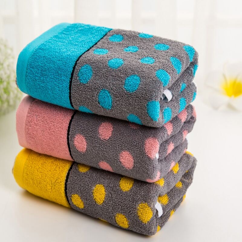 

1pc Polka Dot Print Towel, Multicolor