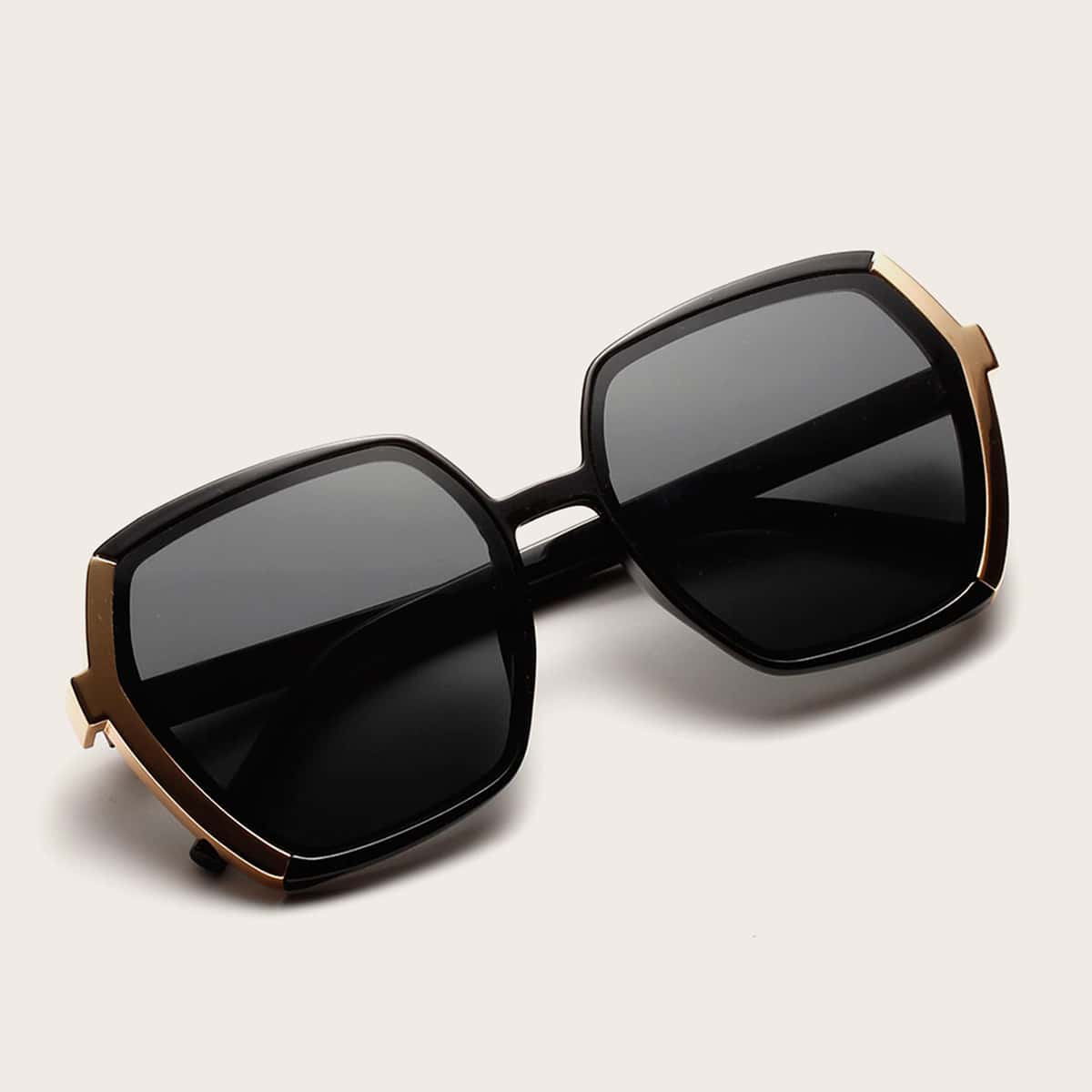 

Hexagon Shaped Metal Detail Sunglasses, Black