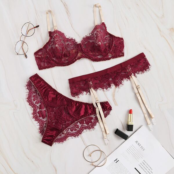 

Комплект кружевного нижнего белья на косточках с подвязками, Бургундия