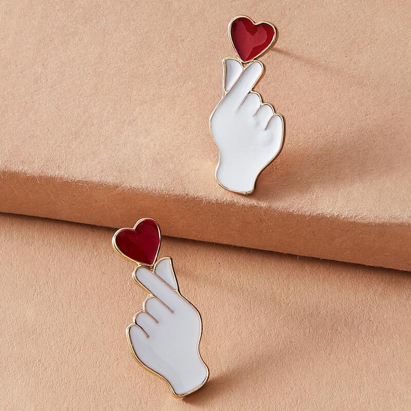 

1pair Hand & Heart Shaped Stud Earrings, Multicolor
