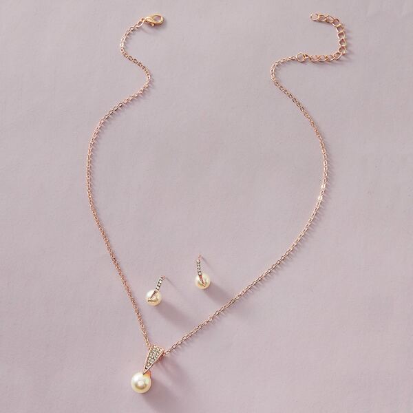 

Серьги 1 пара и ожерелье с жемчугами 1шт