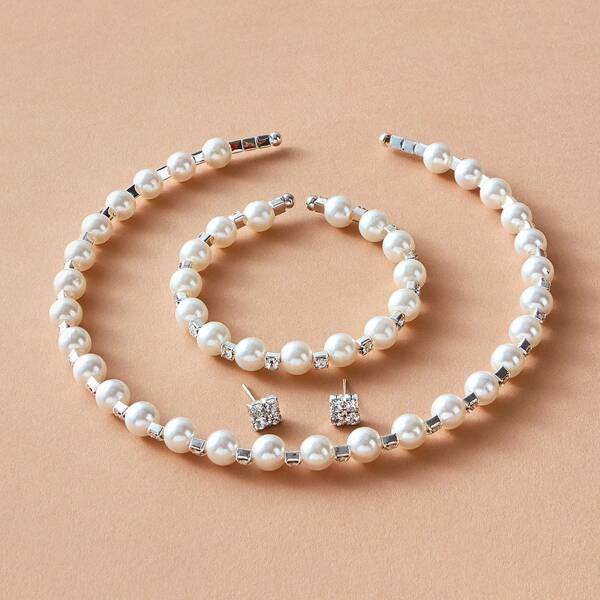 

Ювелирные изделия со стразами и искусственными жемчугами 4шт