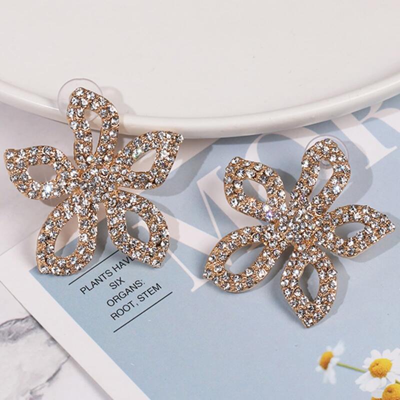 

1pair Rhinestone Engraved Flower Shaped Stud Earrings, White