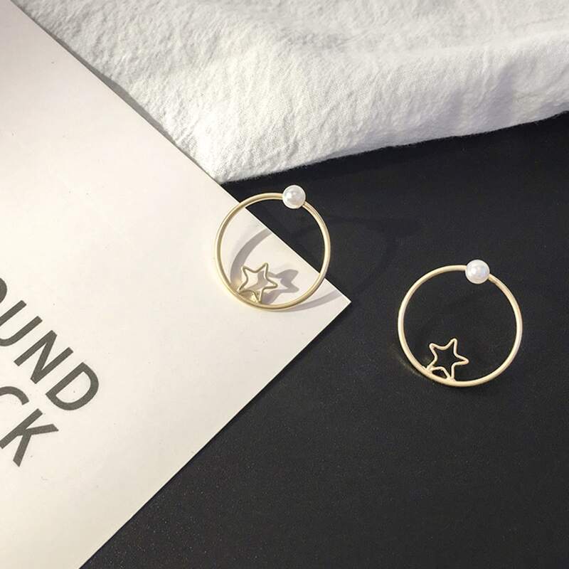 

1pair Pearl Decor Hollow Out Star Design Earrings, Gold