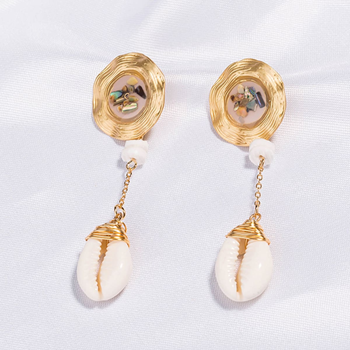 

1pair Shell Decor Textured Drop Earrings, Gold