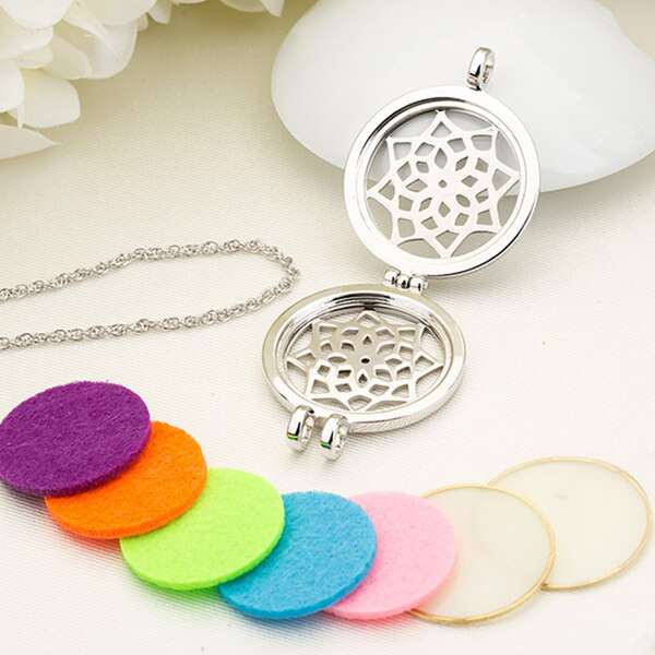

1pc Hollow Out Floral Aromatherapy Pendant Necklace With 7 Felt Pads, Silver