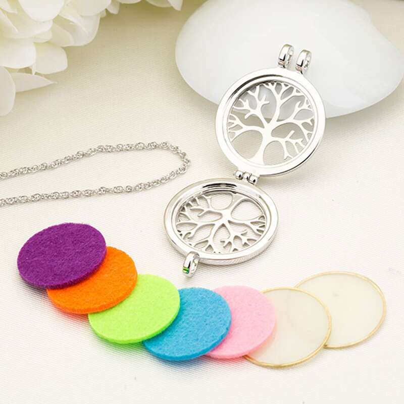 

1pc Hollow Out Tree Aromatherapy Pendant Necklace With 7 Felt Pads, Silver