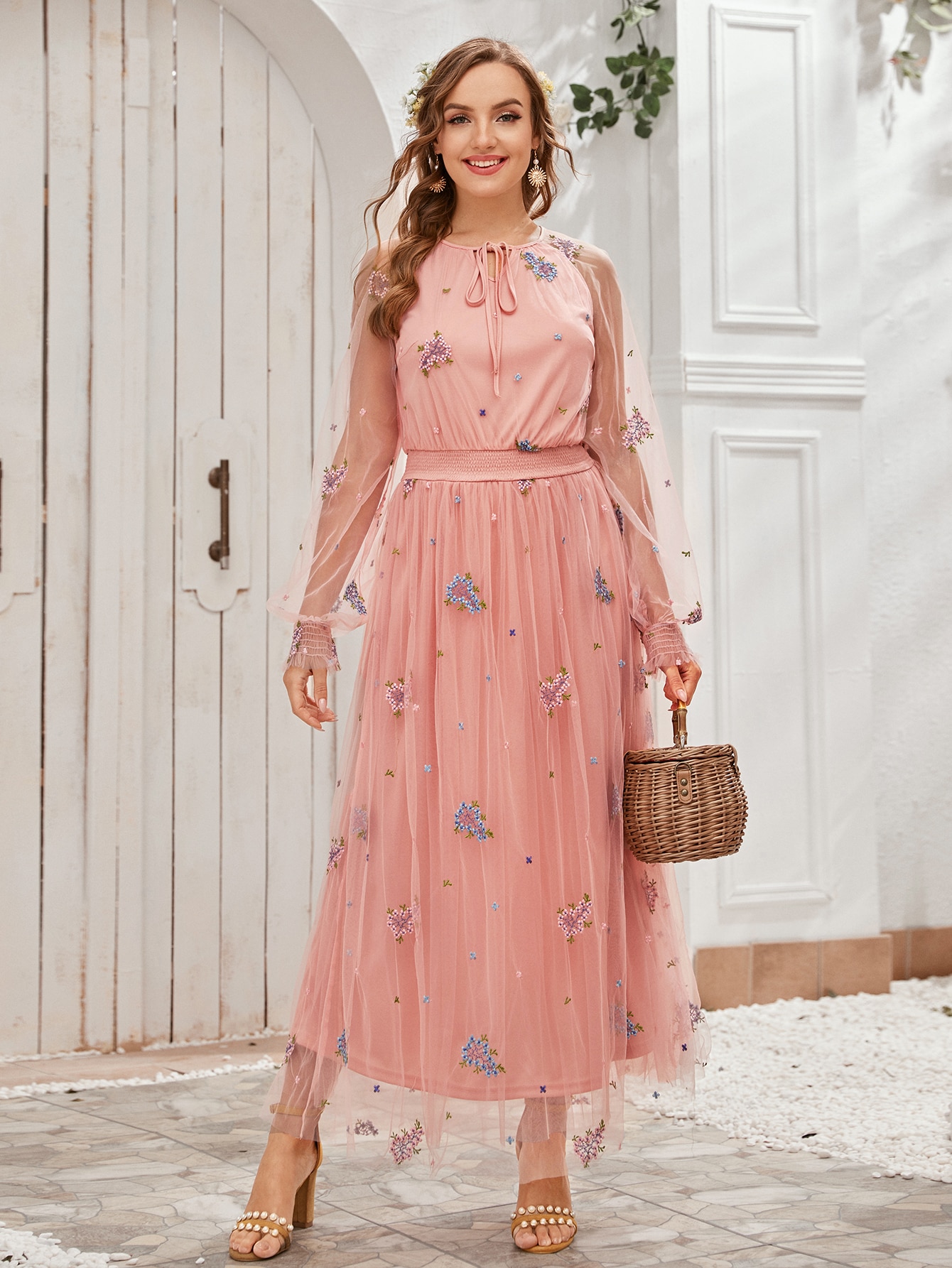 SHEIN Vestido amplio de malla con bordado con diseño de fruncido de cuello  con cordón | Mode de Mujer | SHEIN España