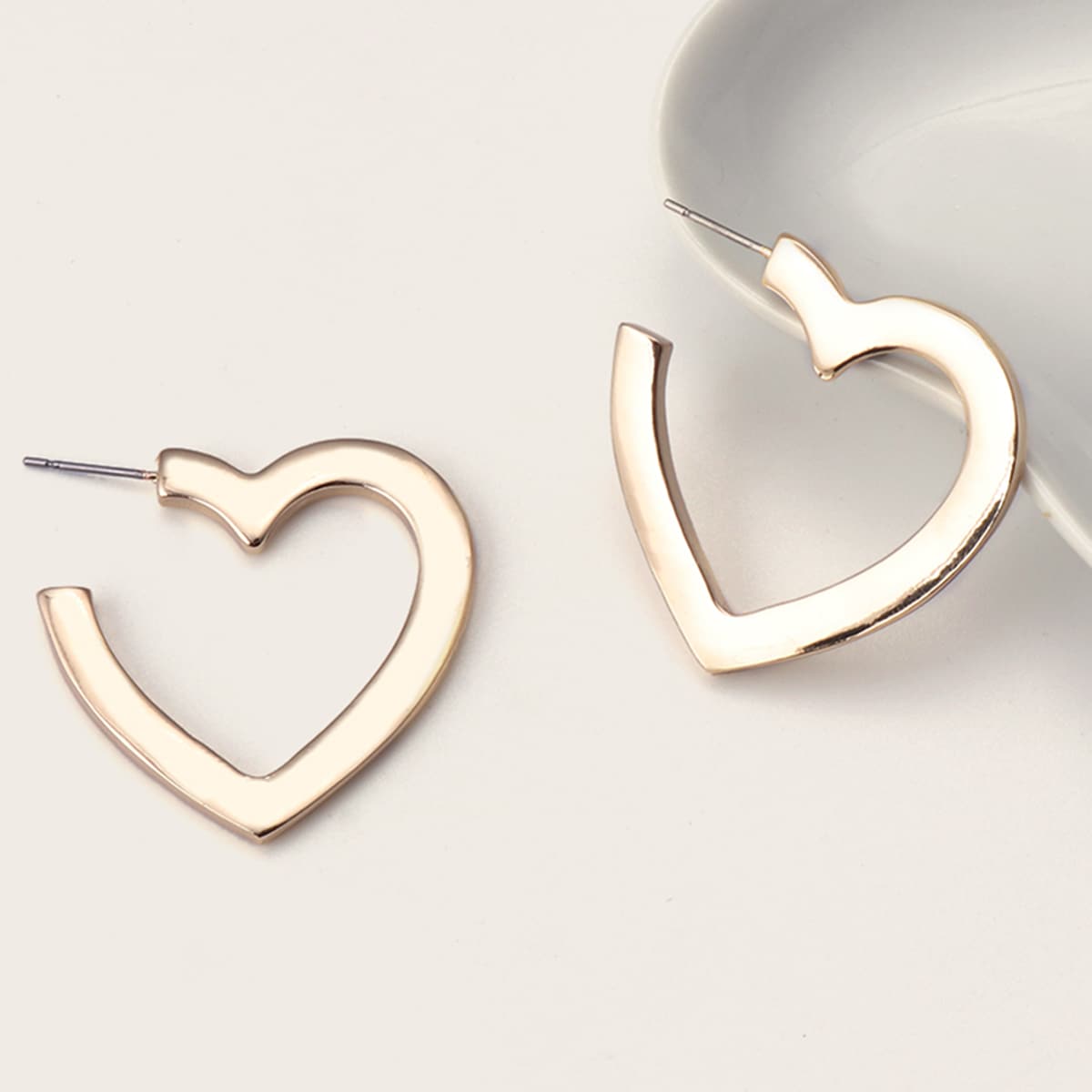 

1pair Heart Design Cuff Earrings, Gold