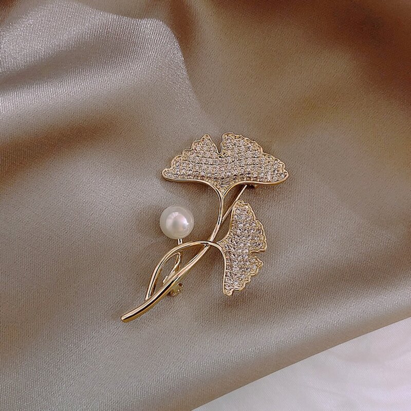 

1pc Faux Pearl Decor Leaf Design Brooch, Gold