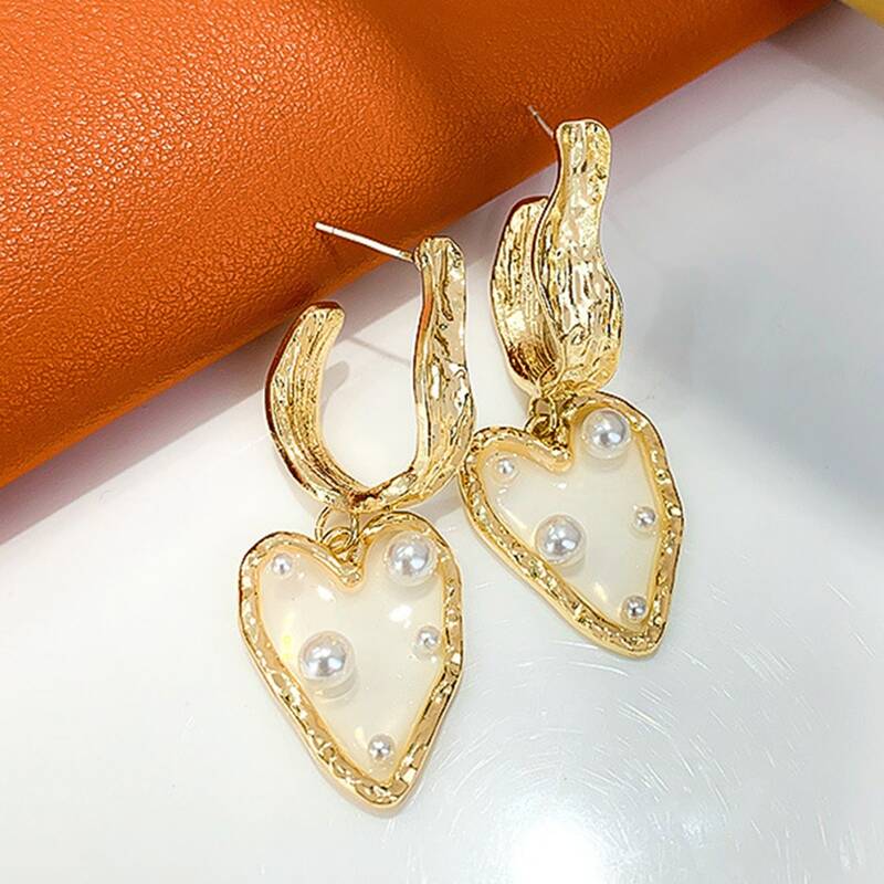 

1pair Pearl Decor Textured Heart Drop Earrings, Gold