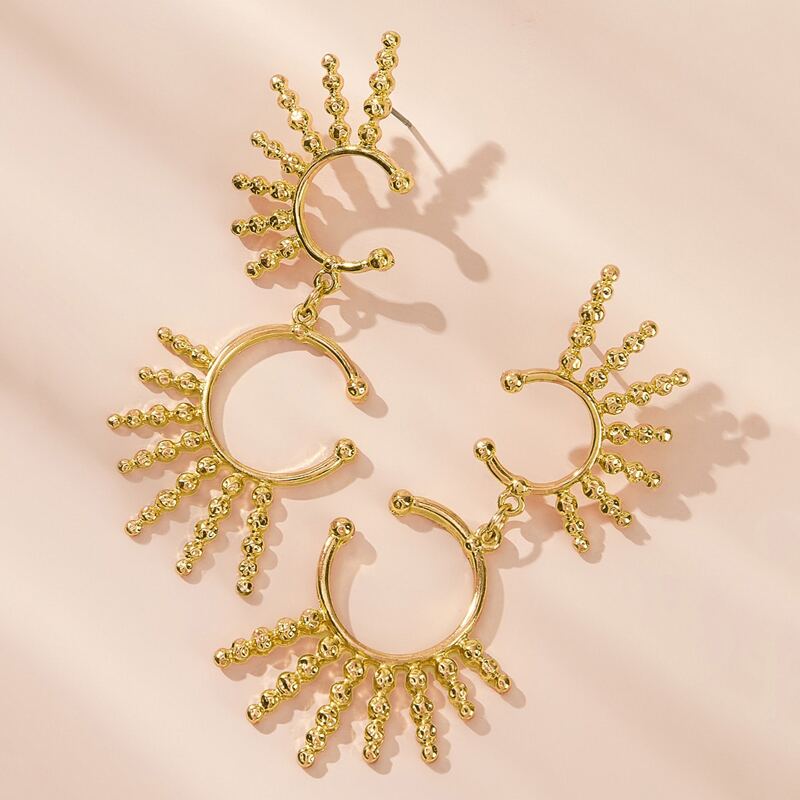 

1pair Sun Design Metallic Drop Earrings, Gold