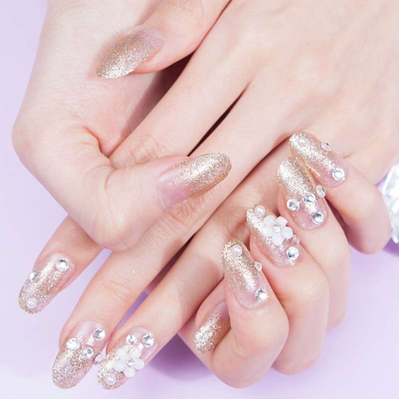 

24pcs Rhinestone Engraved Faux Pearl Decor Fake Nails, Gold