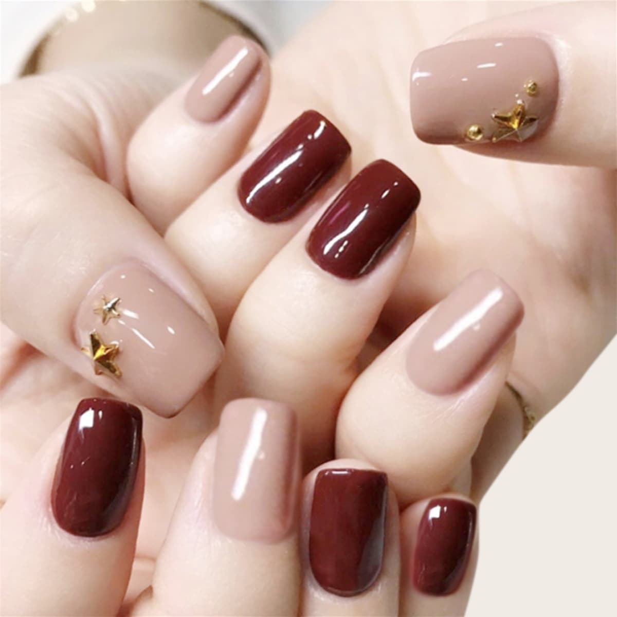 

24pcs Star Decor Fake Nails, Multicolor