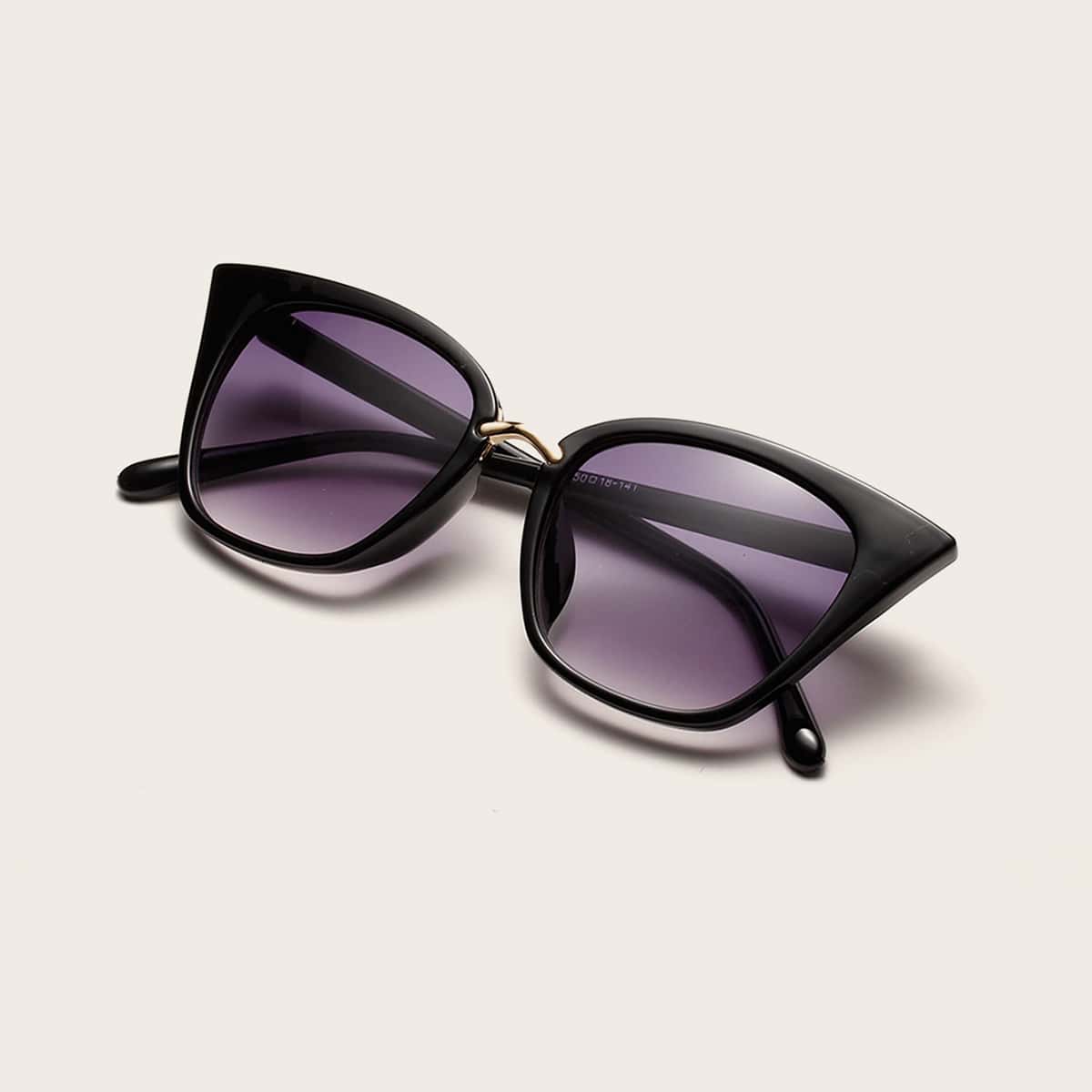 

Rivet Decor Cat Eye Sunglasses, Multicolor