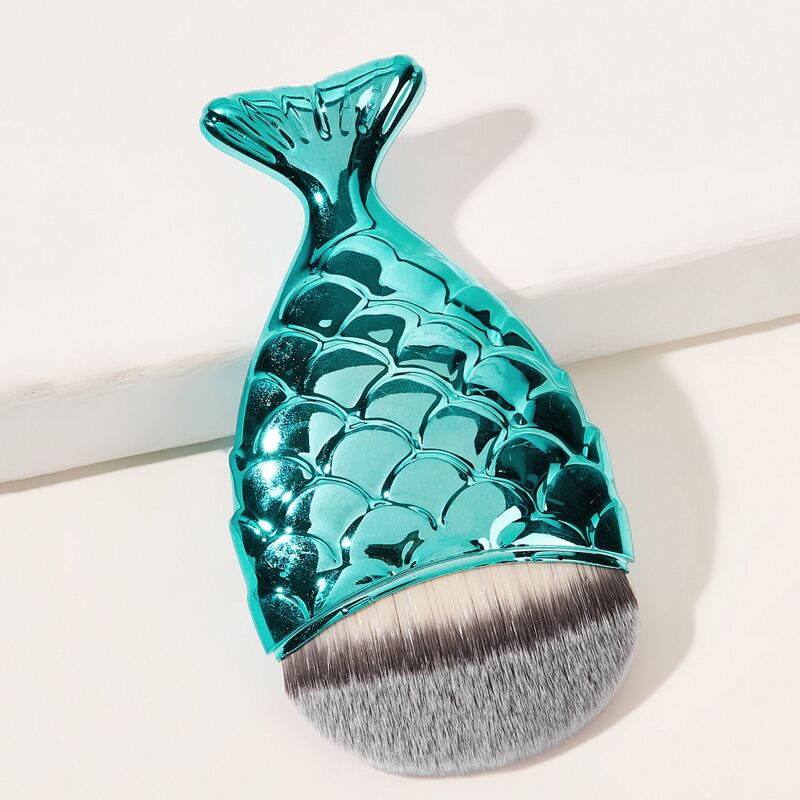 

Fishtail Handle Foundation Brush, Green