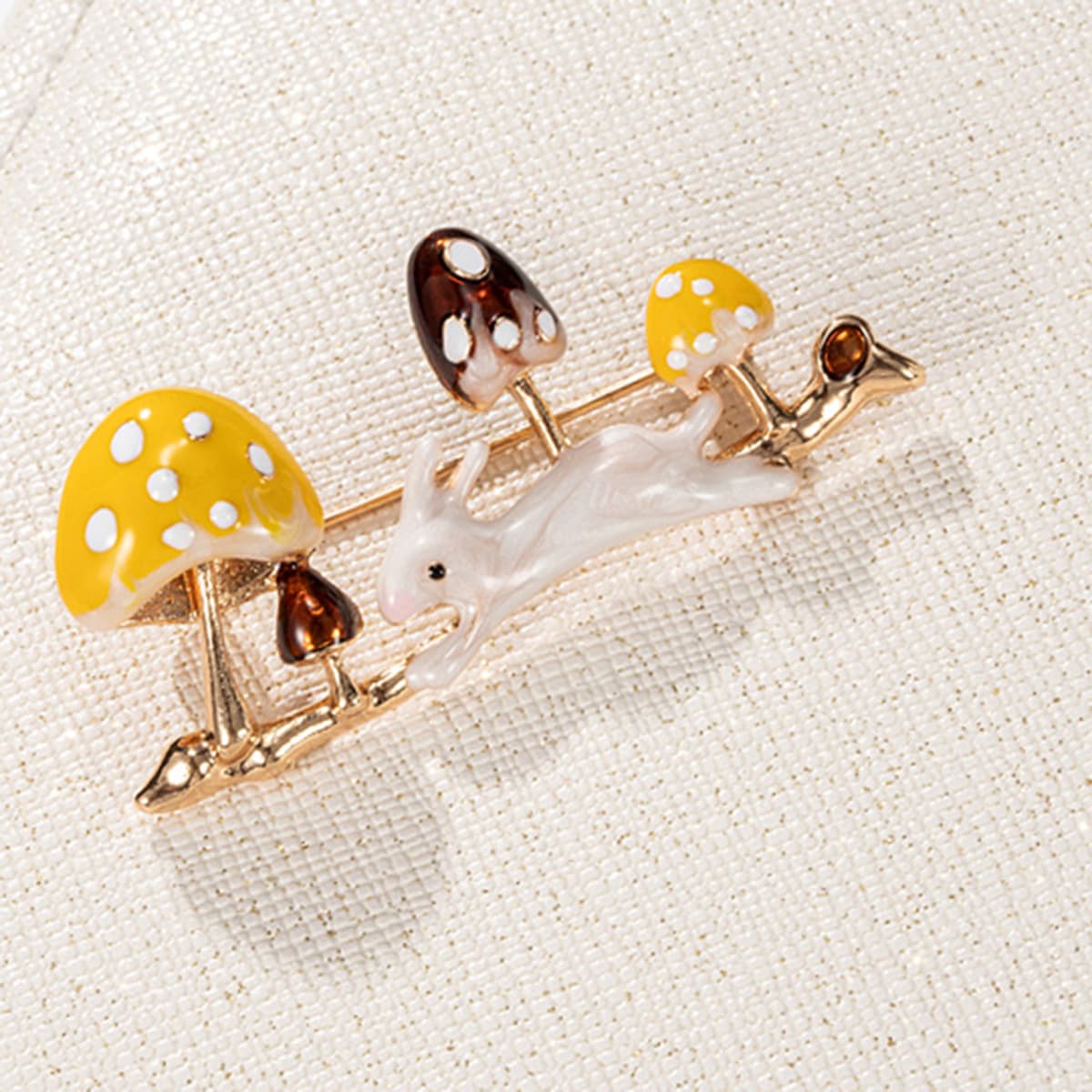 

1pc Cute Rabbit Mushroom Design Brooch, Multicolor