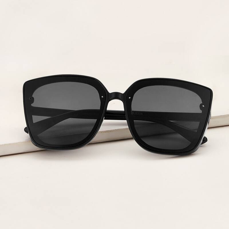 

Cat Eye Sunglasses With Case, Black