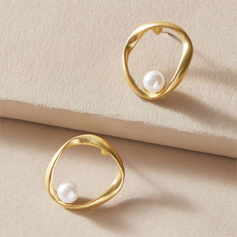 

1pair Faux Pearl Decor Hollow Out Earrings, Gold