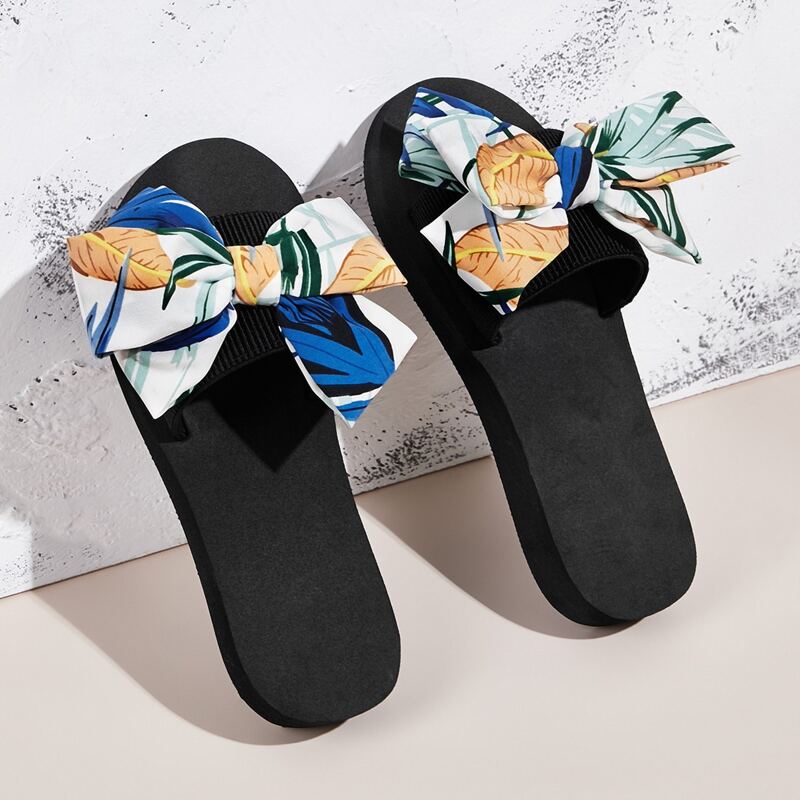 

Leaf Print Bow Decor Sliders, Multicolor