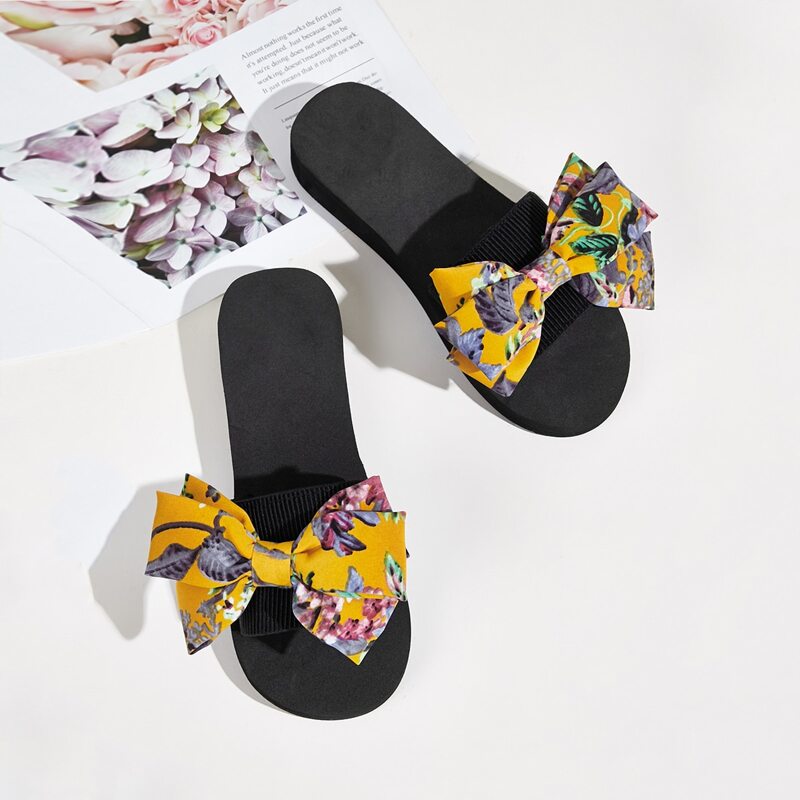 

Leaf Print Bow Decor Sliders, Yellow