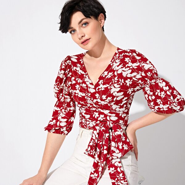 

Топ с графическим принтом и поясом, Красный