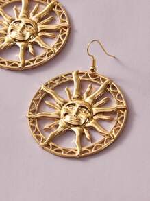 1對鏤空太陽設計圓形耳墜 - 金黃色 - 查看 3