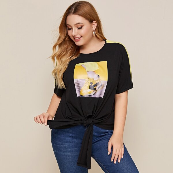 

Plus Knotted Hem Figure Graphic Tee, Black