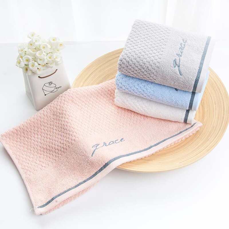 

1pc Letter Embroidery Towel, Multicolor