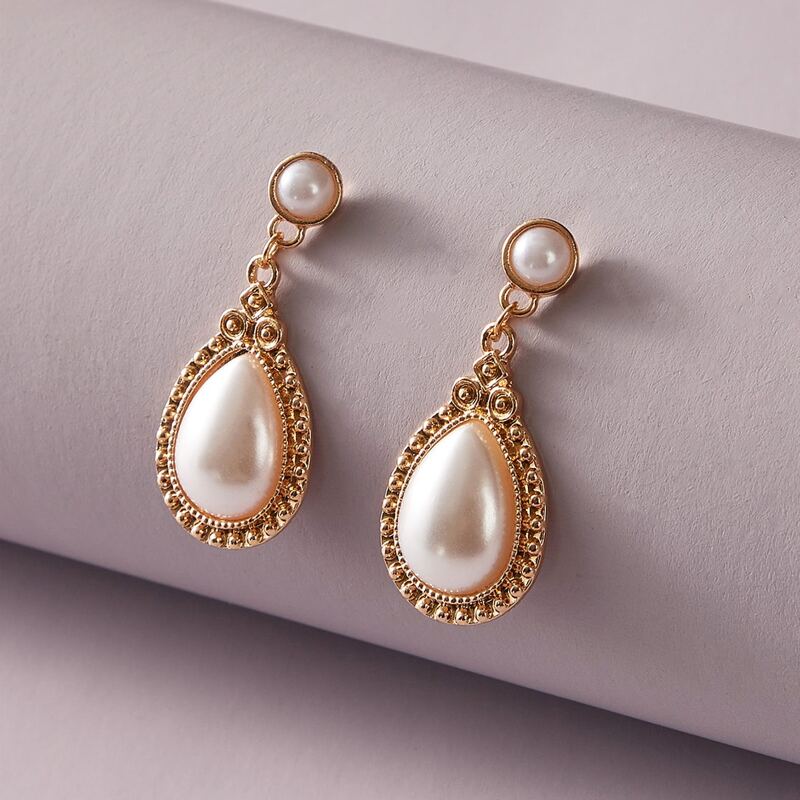 

1pair Faux Pearl Engraved Water Drop Earrings