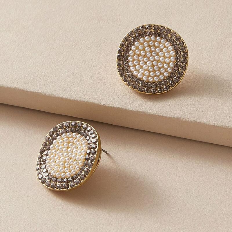 

1pair Faux Pearl & Rhinestone Engraved Round Stud Earrings, Multicolor