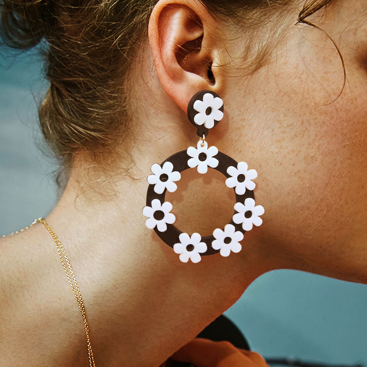 

1pair Floral Decor Round Drop Earrings, Black