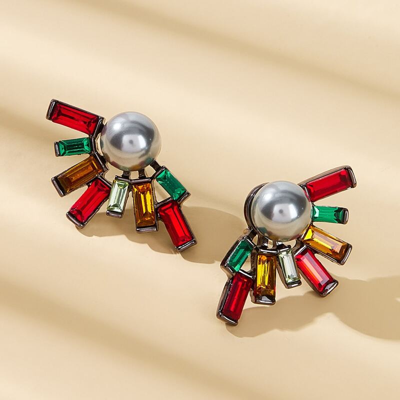 

1pair Rhinestone Engraved Faux Pearl Decor Stud Earrings, Multicolor