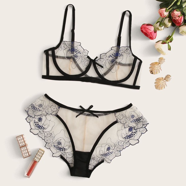 

Floral Embroidered Underwire Lingerie Set, Black