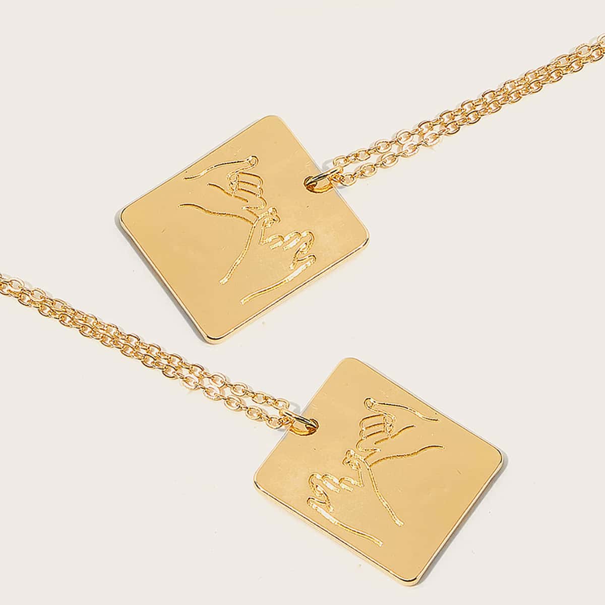 

2pcs Gesture Engraved Square Charm Necklace, Gold