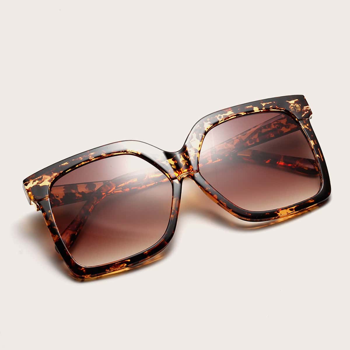 

Tortoiseshell Frame Sunglasses With Case, Multicolor