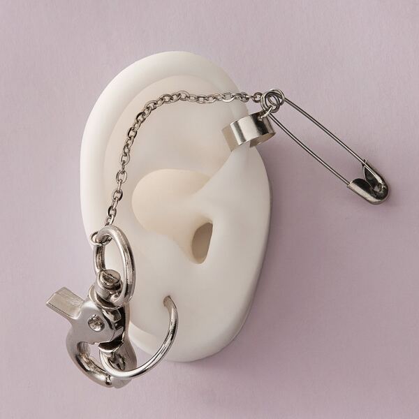 

1pc Safety Pin & Chain Decor Ear Cuff, Silver