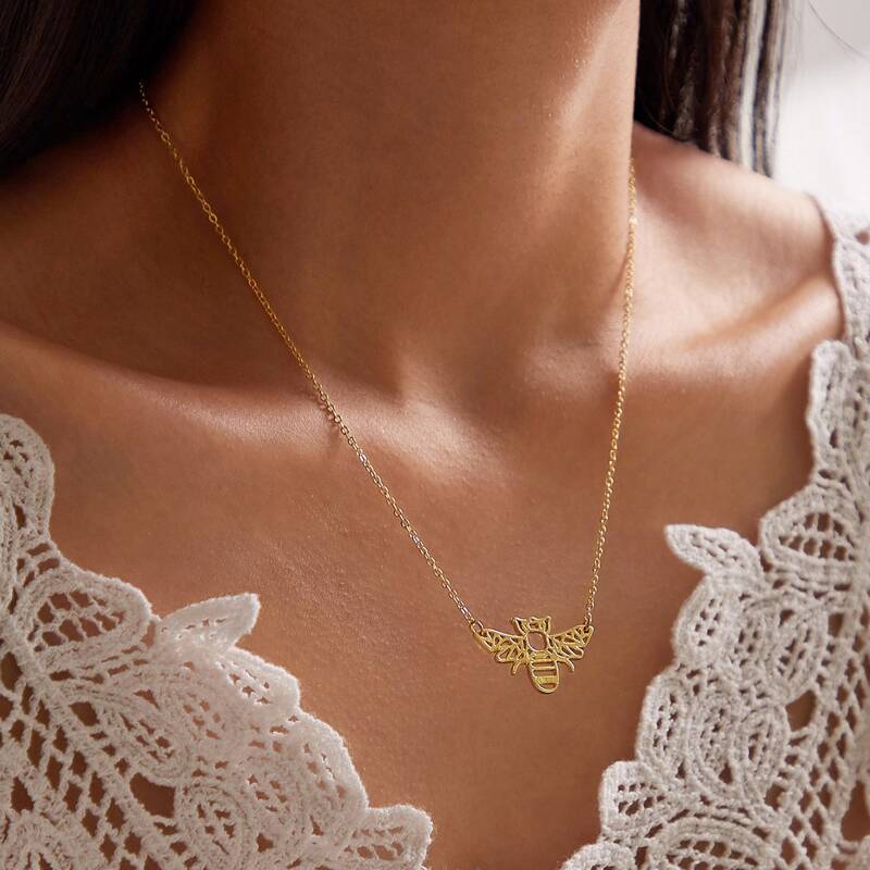 

1pc Hollow Out Bee Charm Necklace, Gold