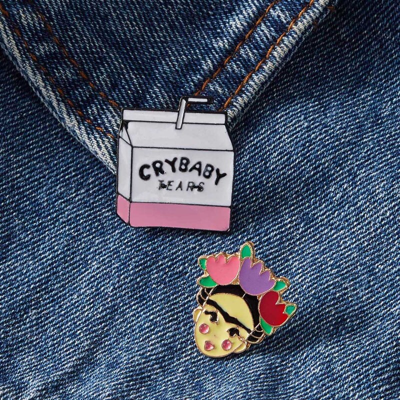 

2pcs Girl & Milk Design Brooch, Multicolor