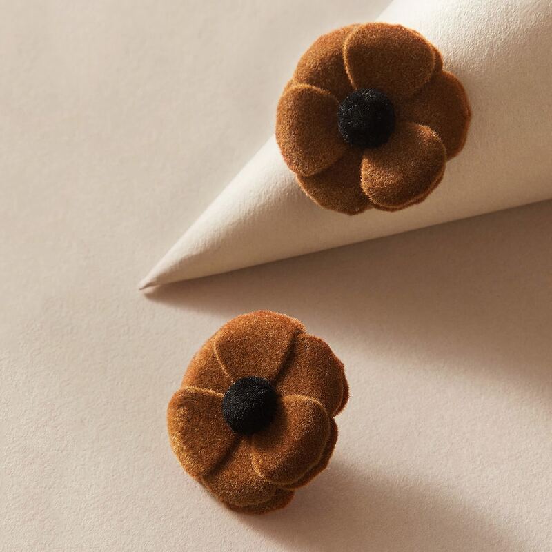 

1pair Floral Design Studded Earrings, Brown