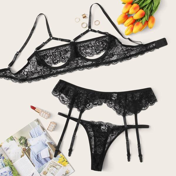 

Plus Floral Lace Underwire Garter Lingerie Set, Black