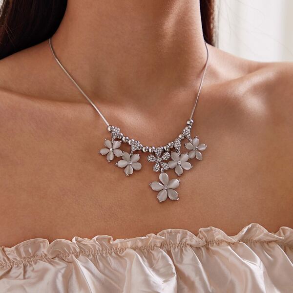 

1pc Flower Charm Necklace, Silver