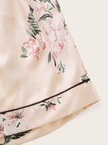 花卉圖案滾邊緞面睡衣套裝