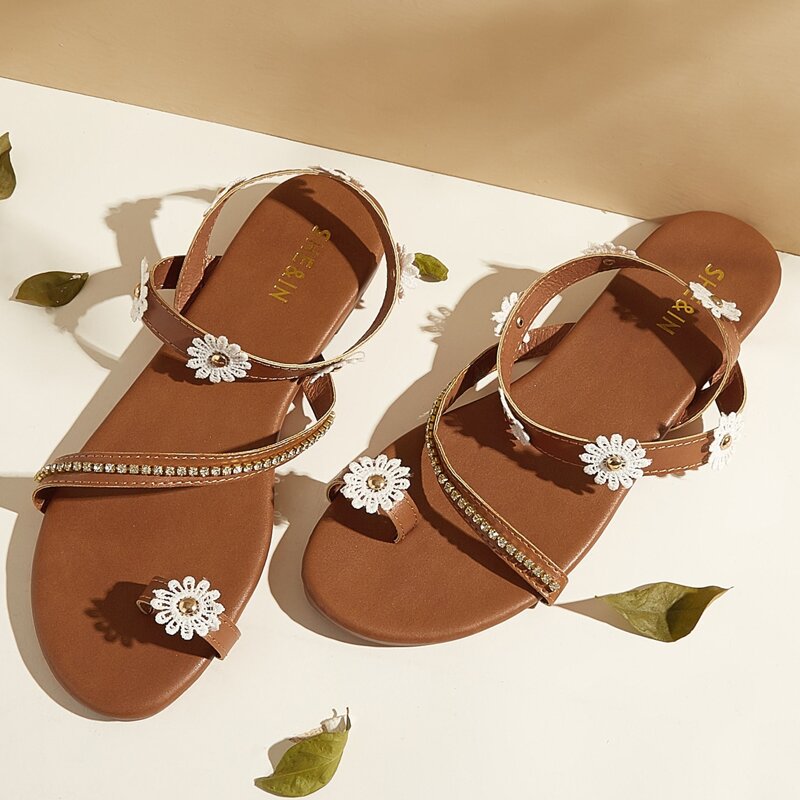 

Floral Applique Toe Ring Sandals, Brown