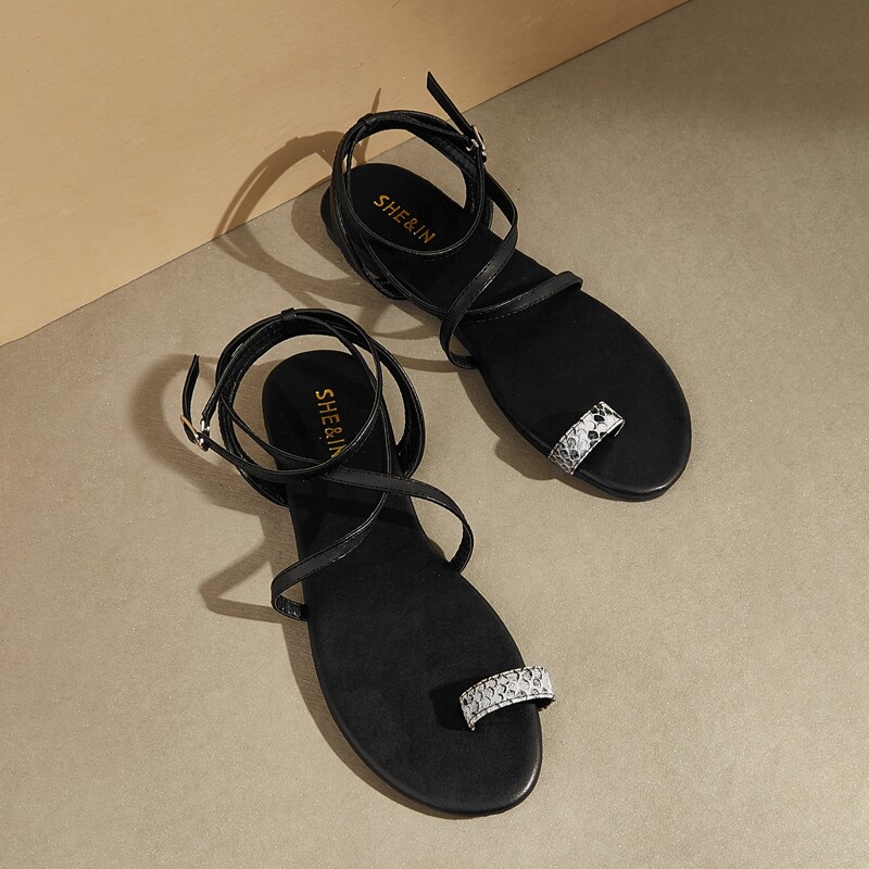 

Toe Ring Cross Strap Sandals, Black